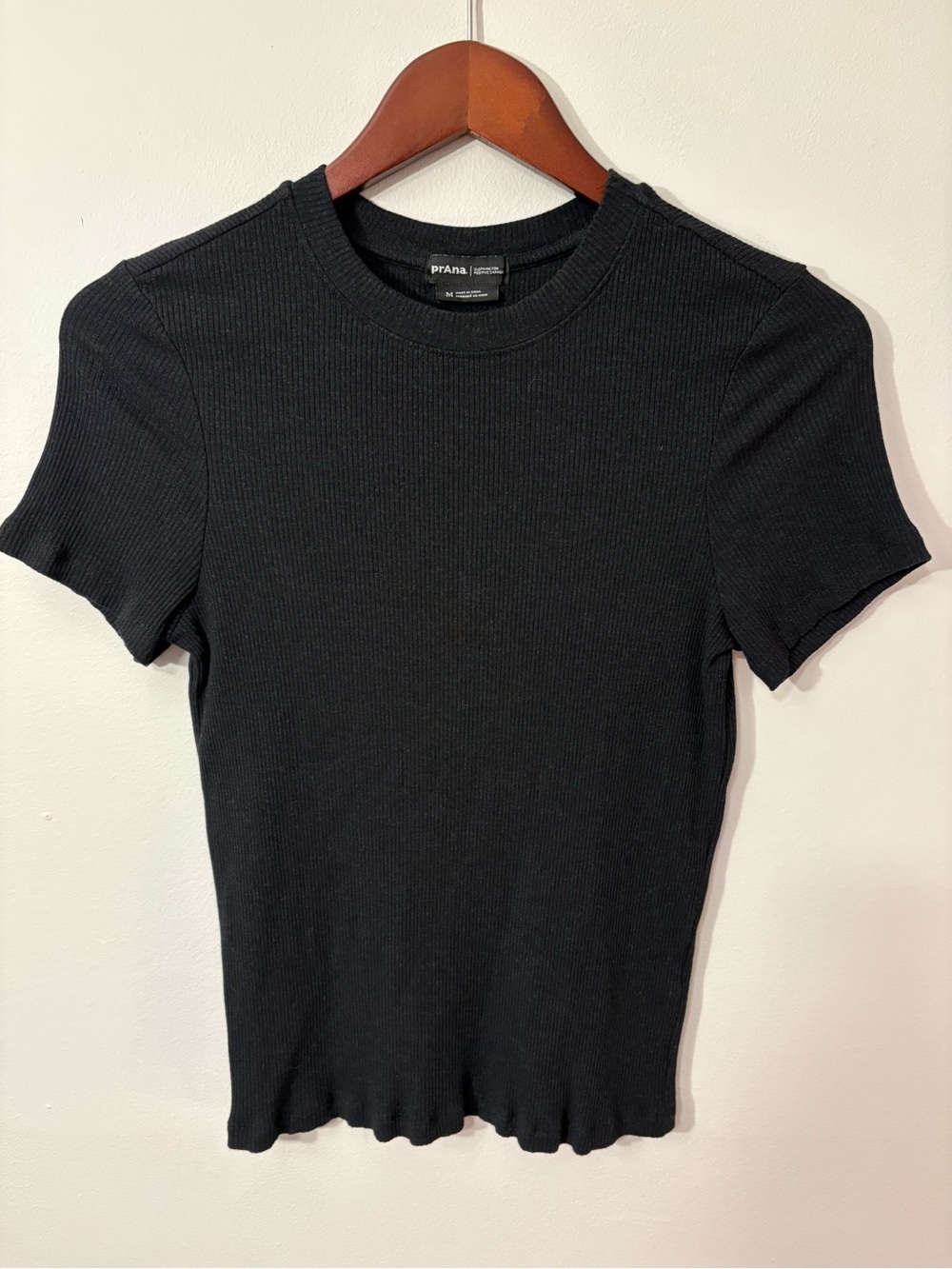 prAna Ribbed Lettuce-Hem Crew Tee — Black — Size M 🖤